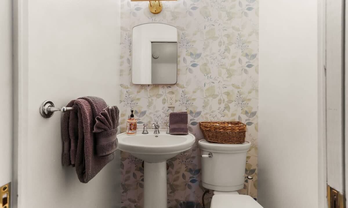 Photo of Bathroom in Kenner - Louis Armstrong International Airport