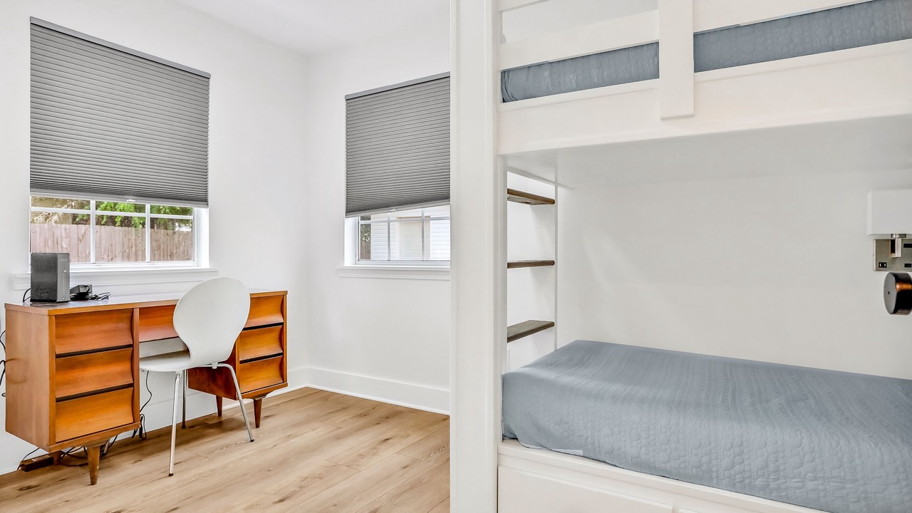 Photo of Bedroom in Gulfview Heights