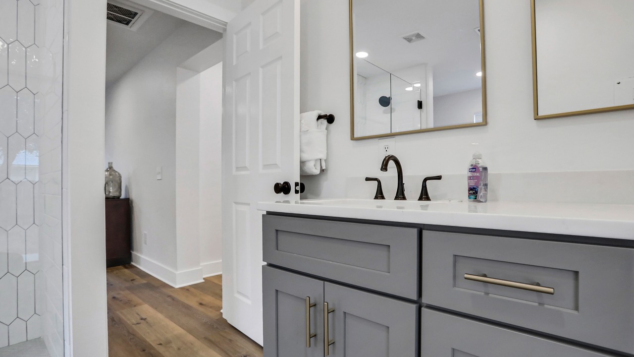 Photo of Bathroom in Gulfview Heights