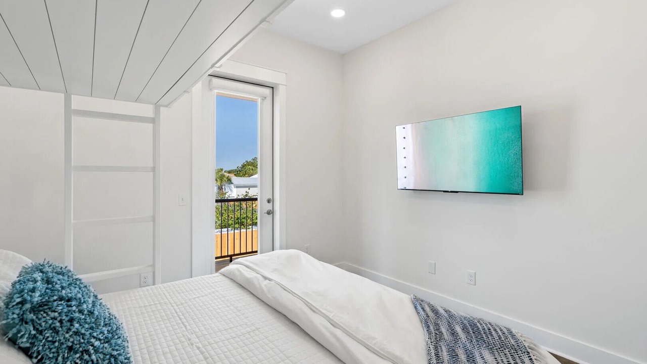 Photo of Bedroom in Hollywood Beach