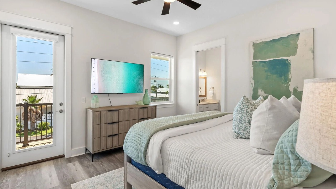 Photo of Bedroom in Hollywood Beach