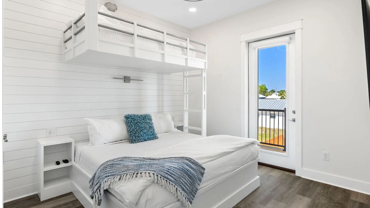 Photo of Bedroom in Hollywood Beach