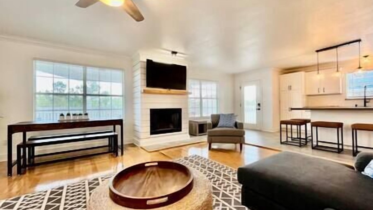 Photo of Livingroom in Shoreline Park
