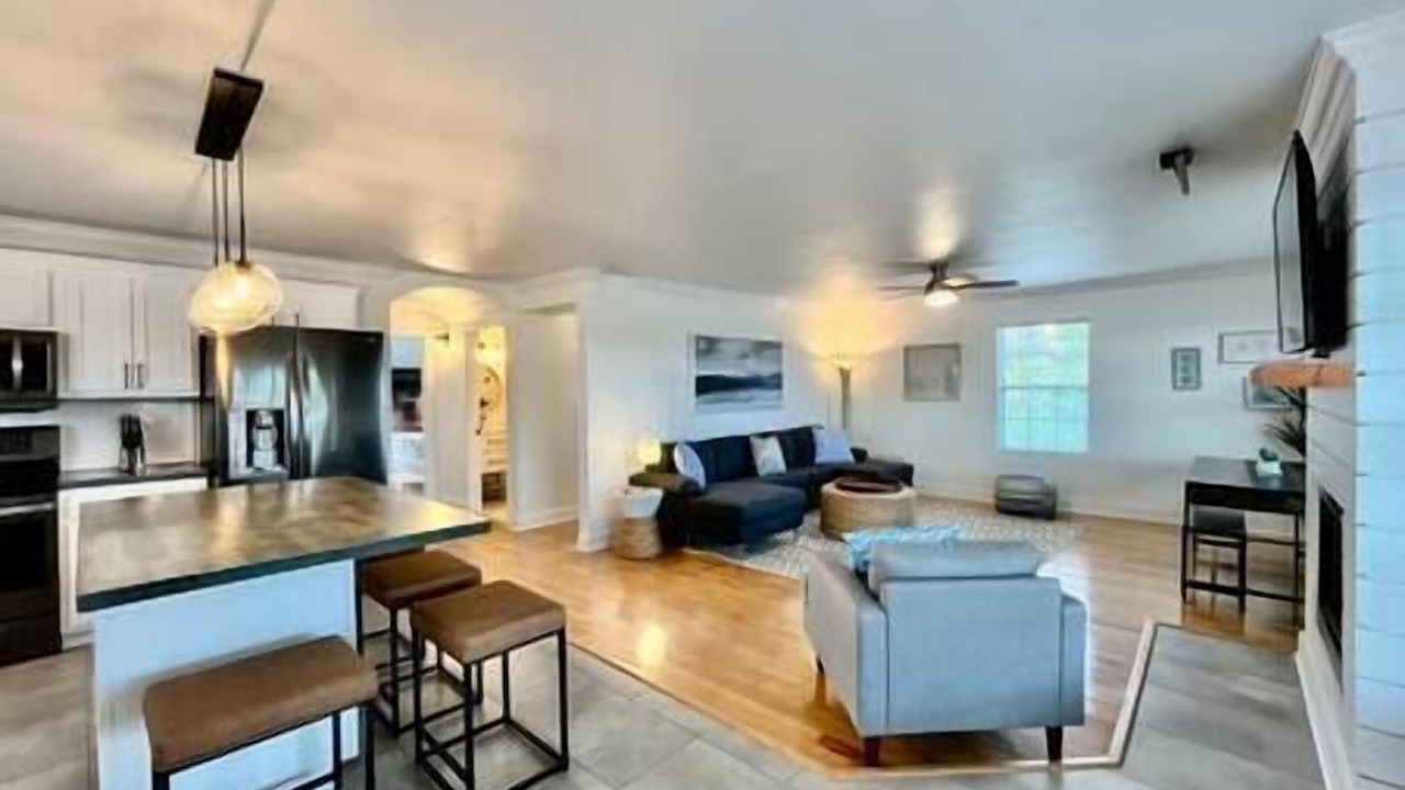 Photo of Livingroom in Shoreline Park