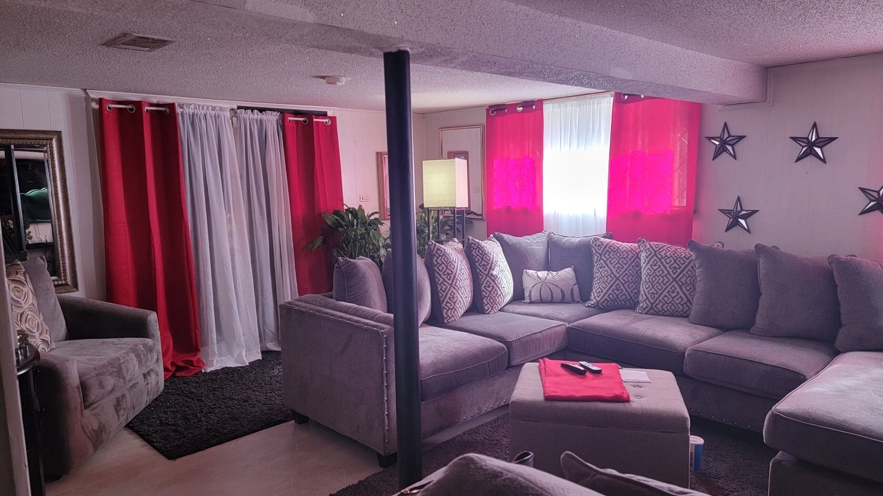 Photo of Livingroom in Ruth