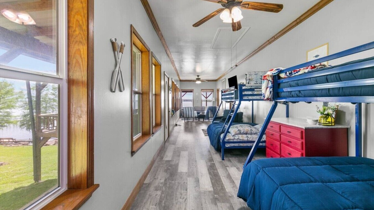 Photo of Bedroom in Redwood