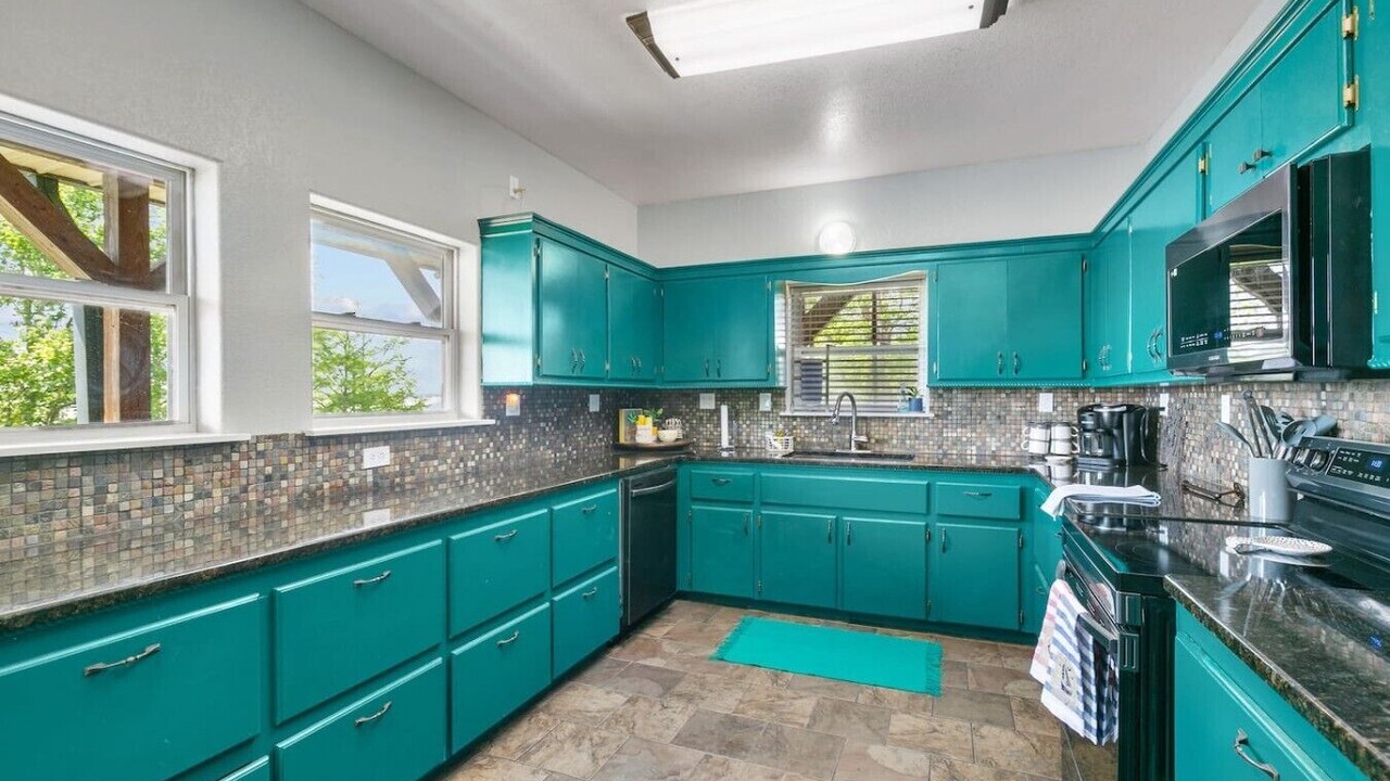Photo of Kitchen in Redwood