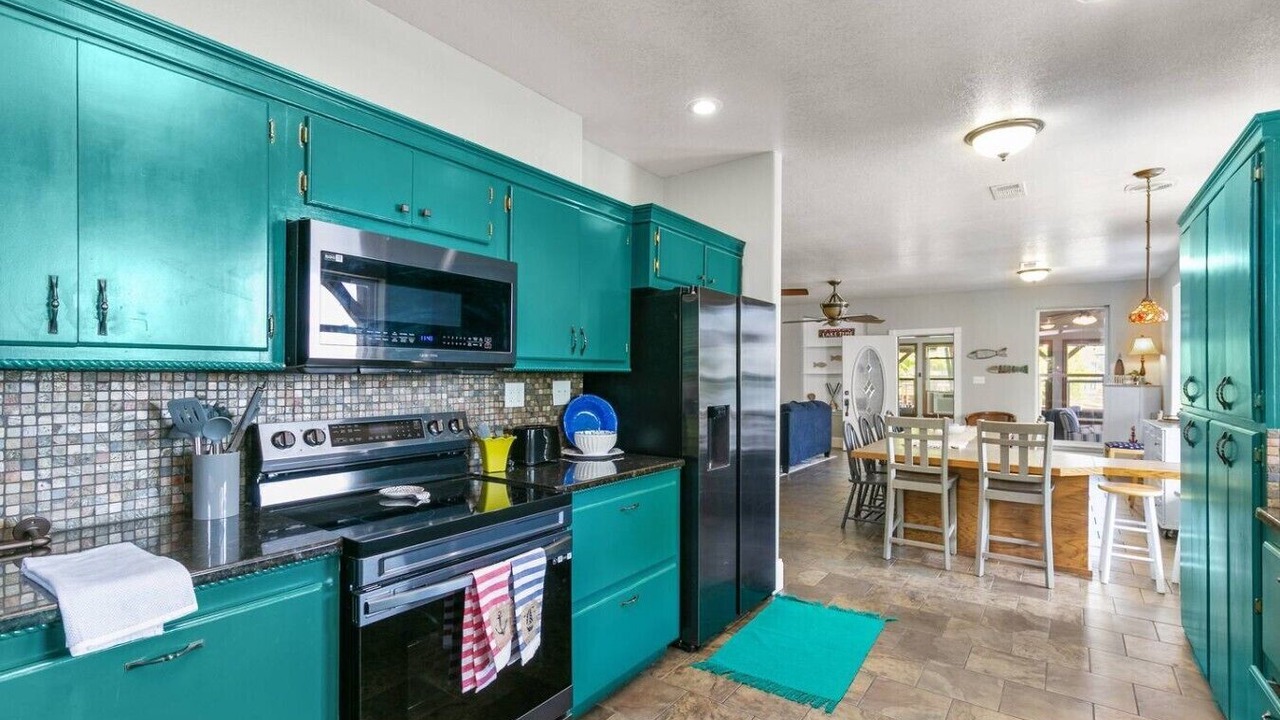 Photo of Kitchen in Redwood