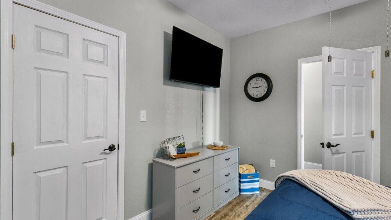Photo of Bedroom in Redwood
