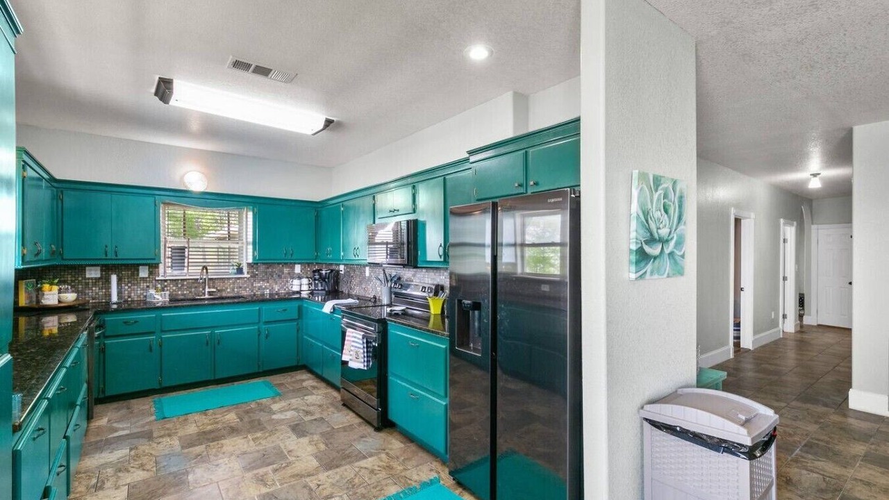 Photo of Kitchen in Redwood