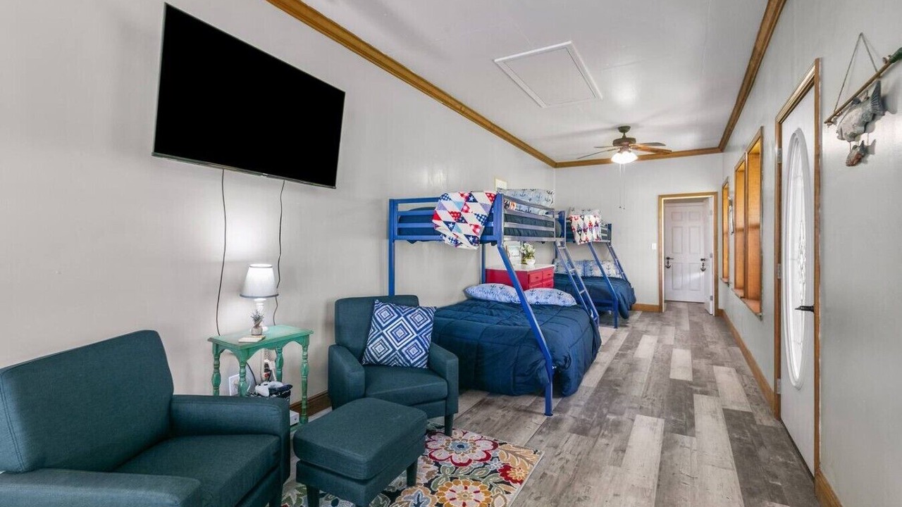 Photo of Bedroom in Redwood