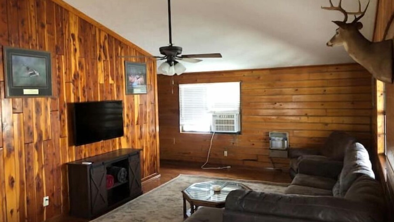 Photo of Livingroom in De Valls Bluff