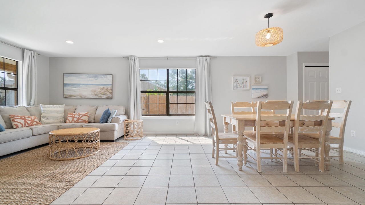 Photo of Livingroom in Gulf Breeze