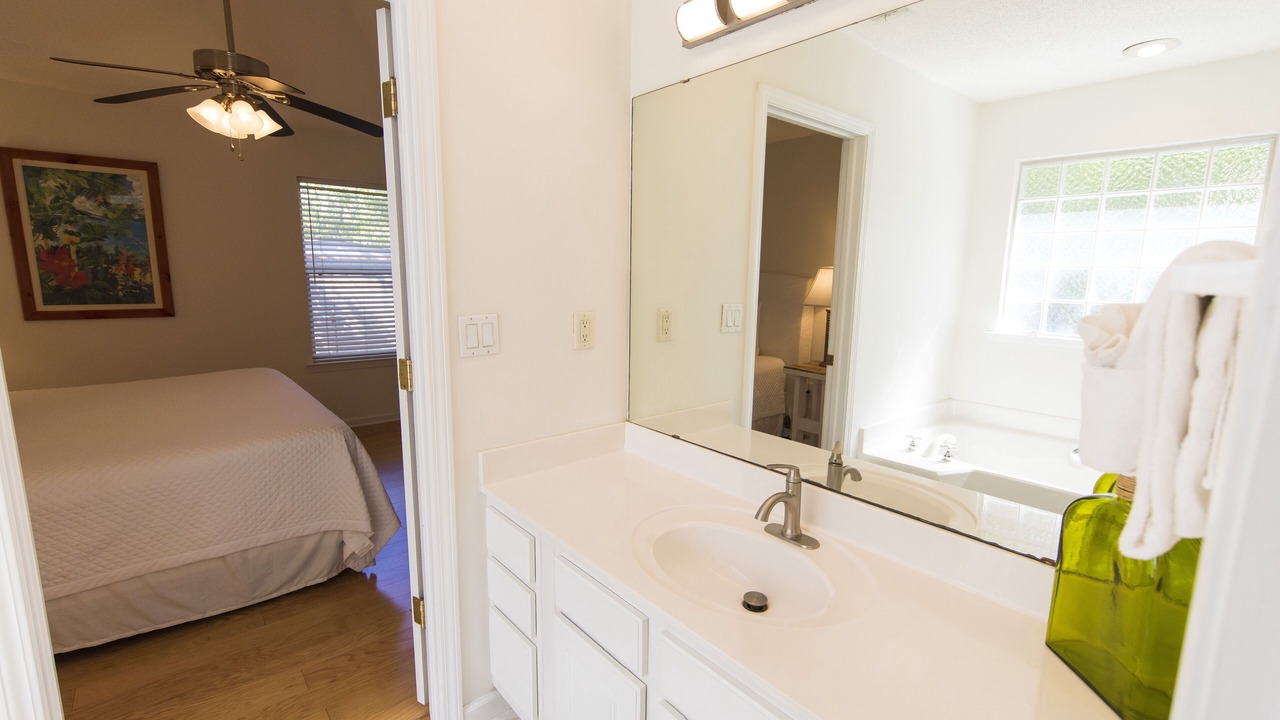 Photo of Bathroom in Gulfview Heights