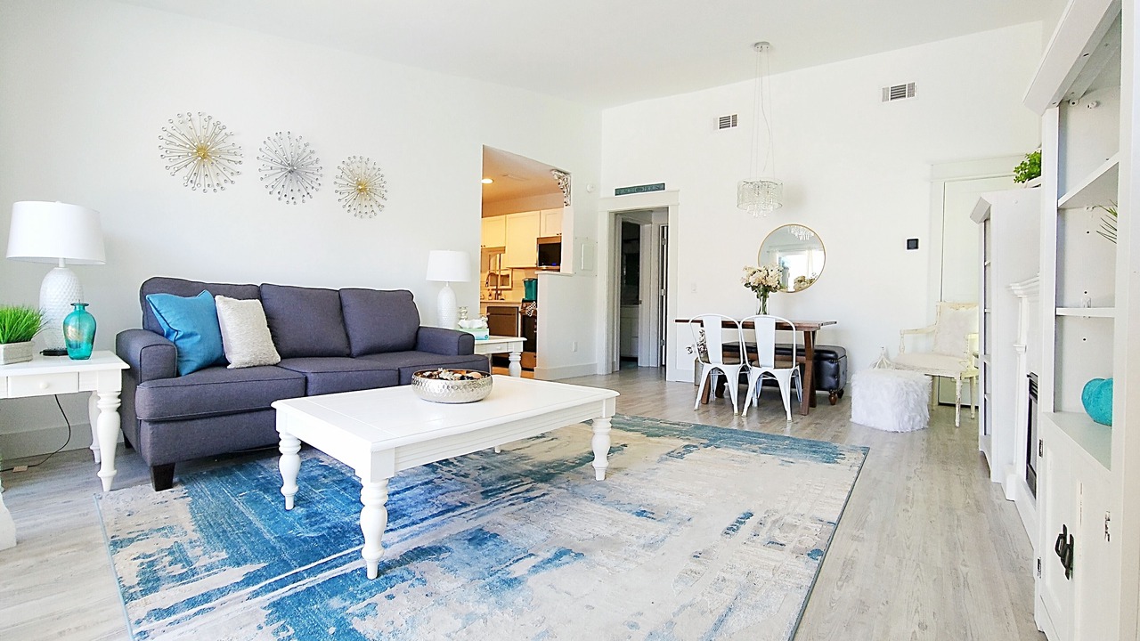 Photo of Livingroom in Summer Breeze