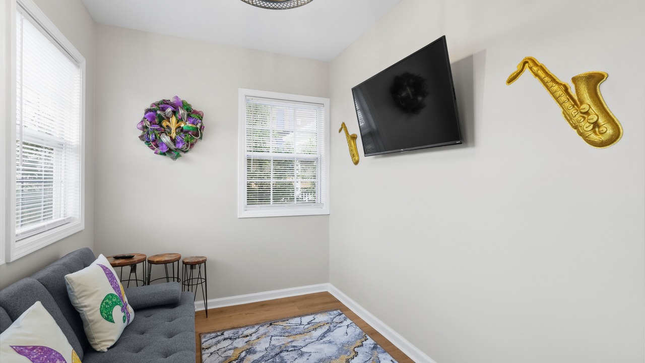 Photo of Livingroom in Mid-City
