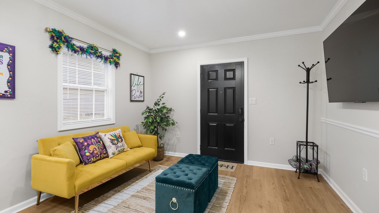 Photo of Livingroom in Mid-City
