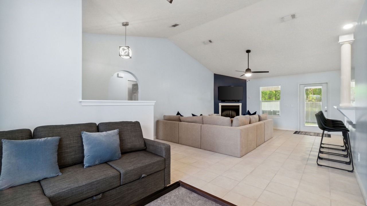 Photo of Livingroom in Thomas Drive