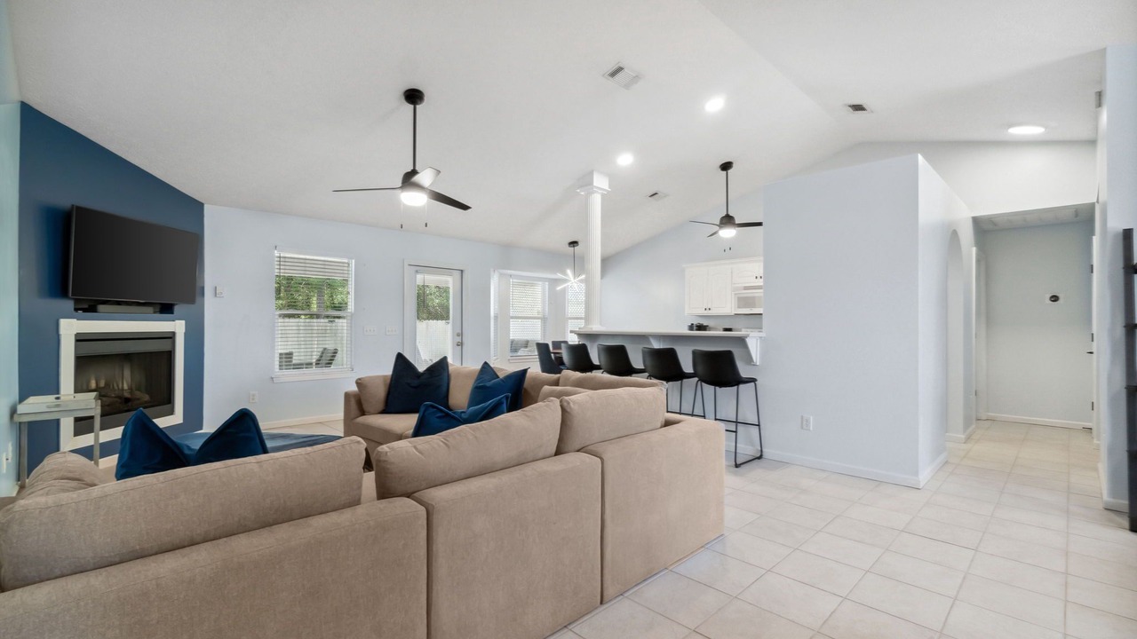 Photo of Livingroom in Thomas Drive