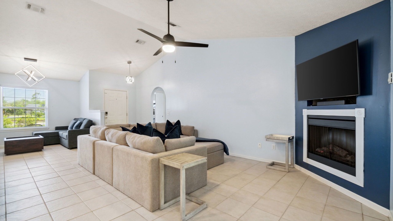 Photo of Livingroom in Thomas Drive