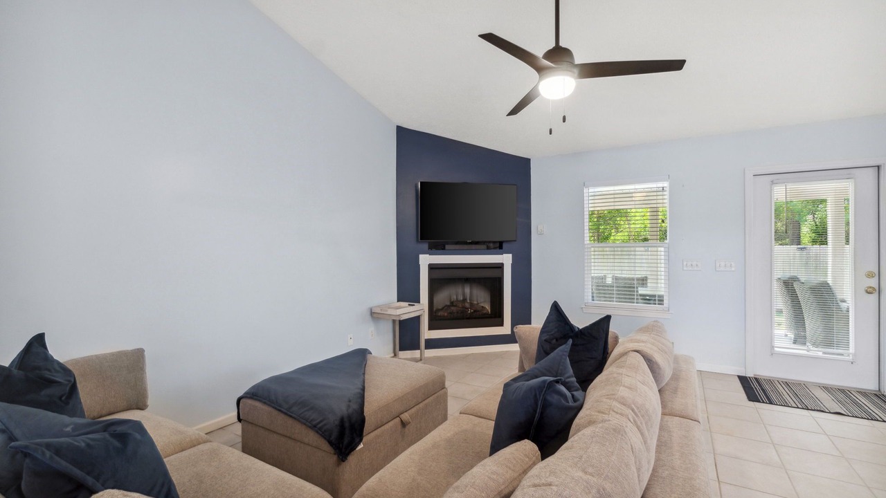 Photo of Livingroom in Thomas Drive