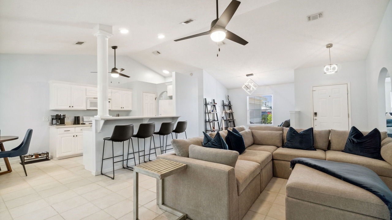 Photo of Livingroom in Thomas Drive