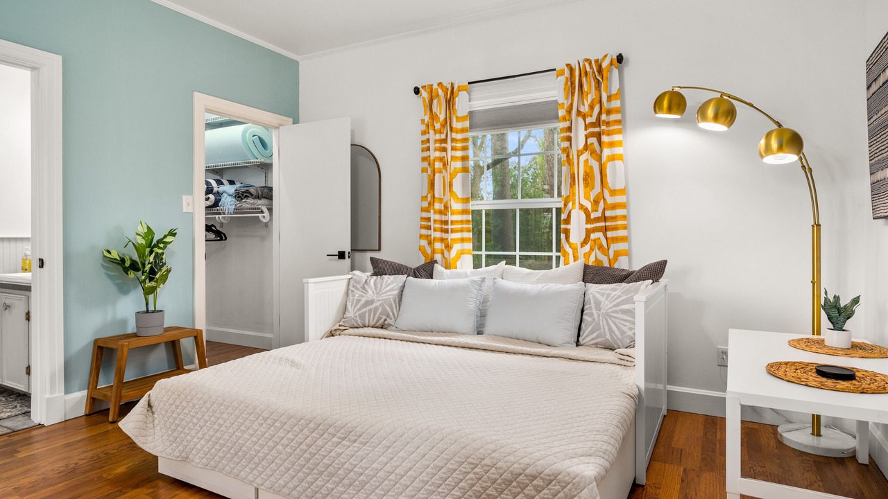 Photo of Bedroom in Alexandria