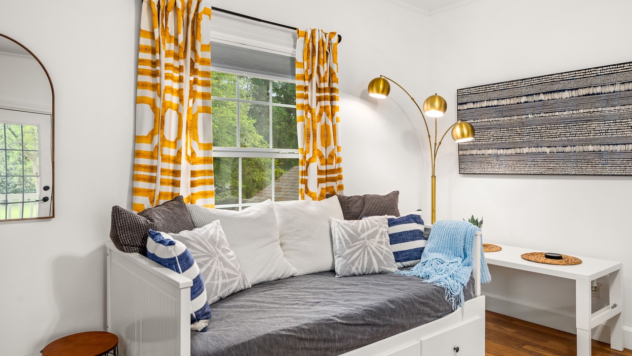Photo of Livingroom in Alexandria