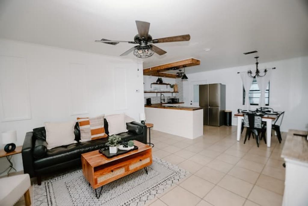 Photo of Livingroom in Milton