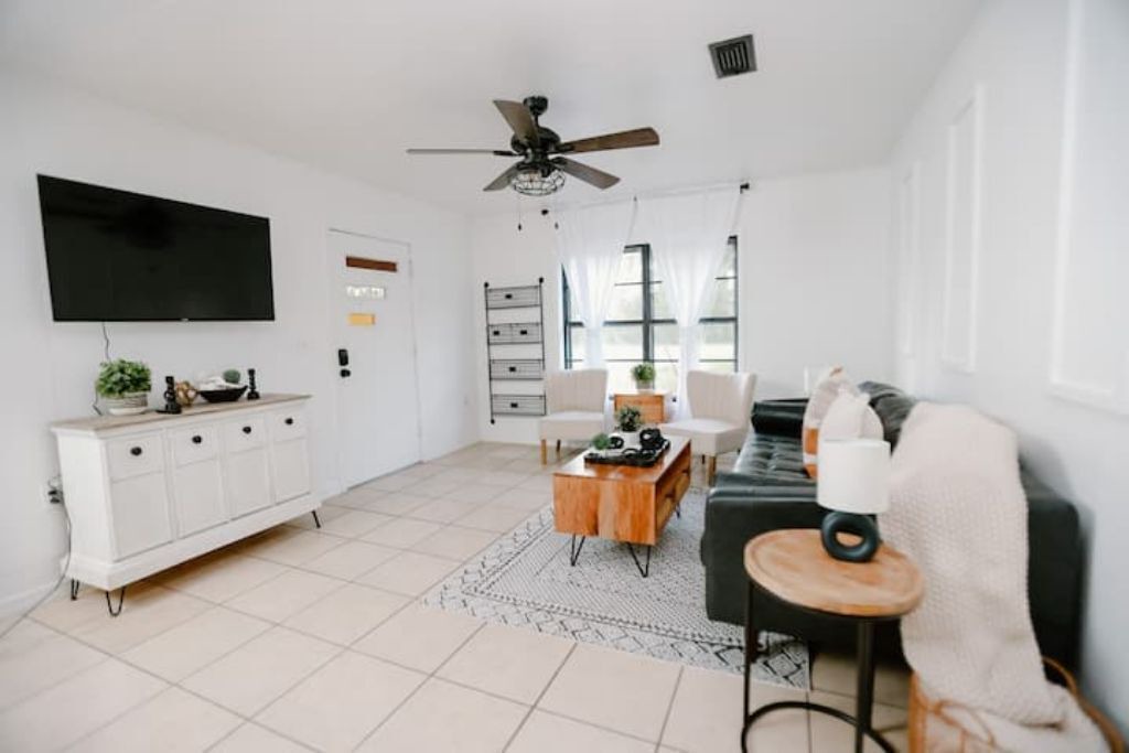 Photo of Livingroom in Milton