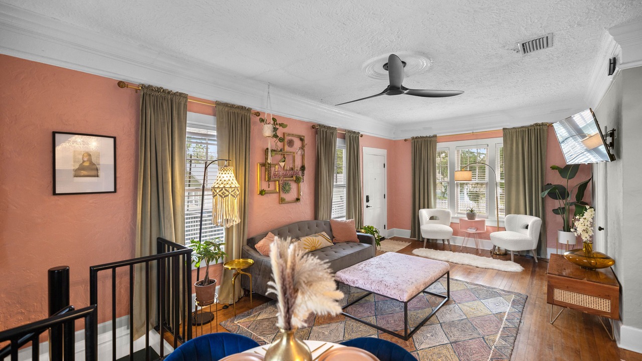 Photo of Livingroom in Historic District