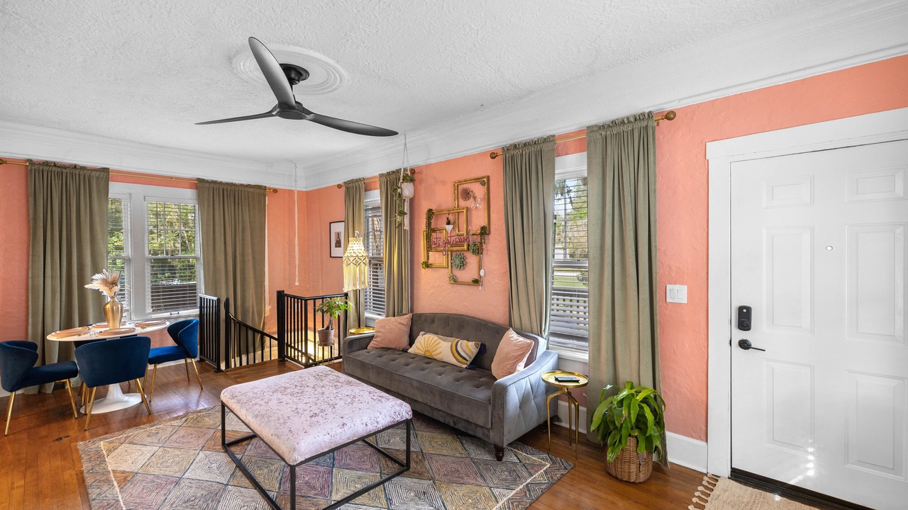 Photo of Livingroom in Historic District