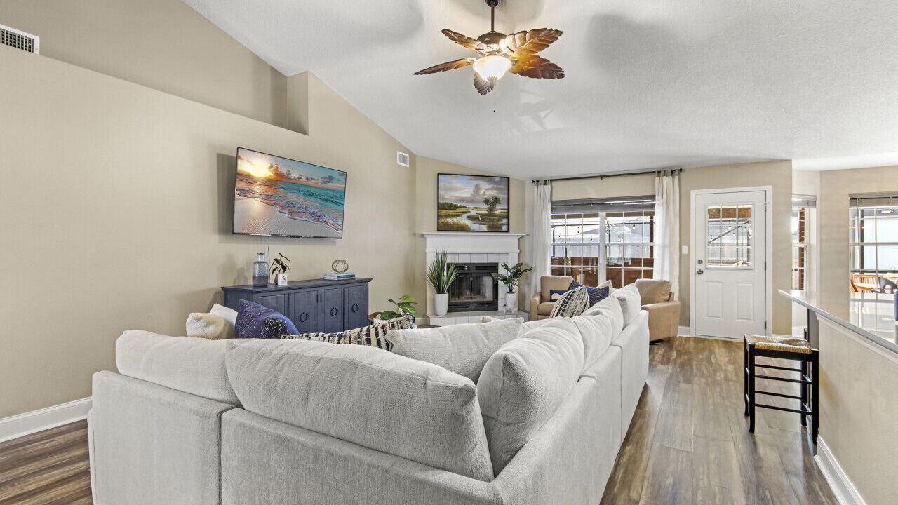 Photo of Livingroom in Ono Island