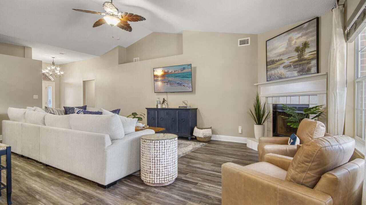 Photo of Livingroom in Ono Island