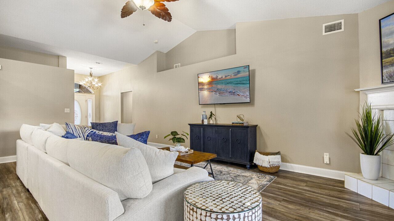 Photo of Livingroom in Ono Island