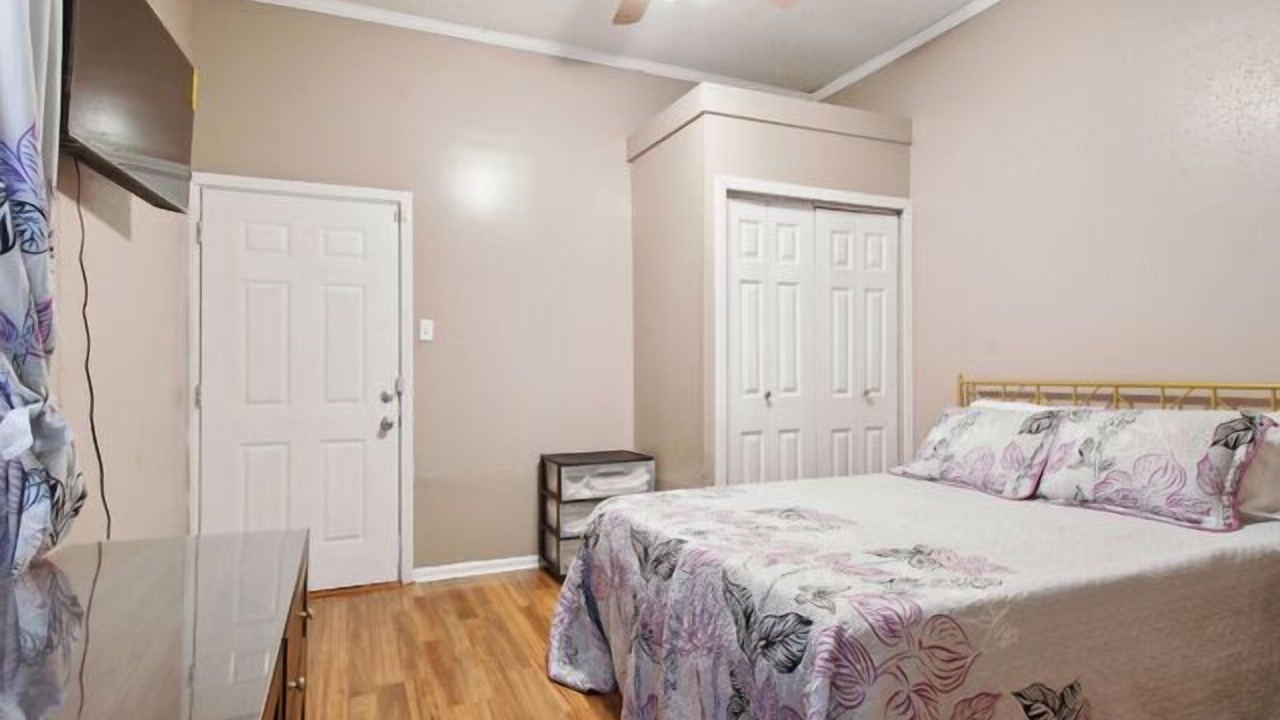 Photo of Bedroom in Holy Cross District
