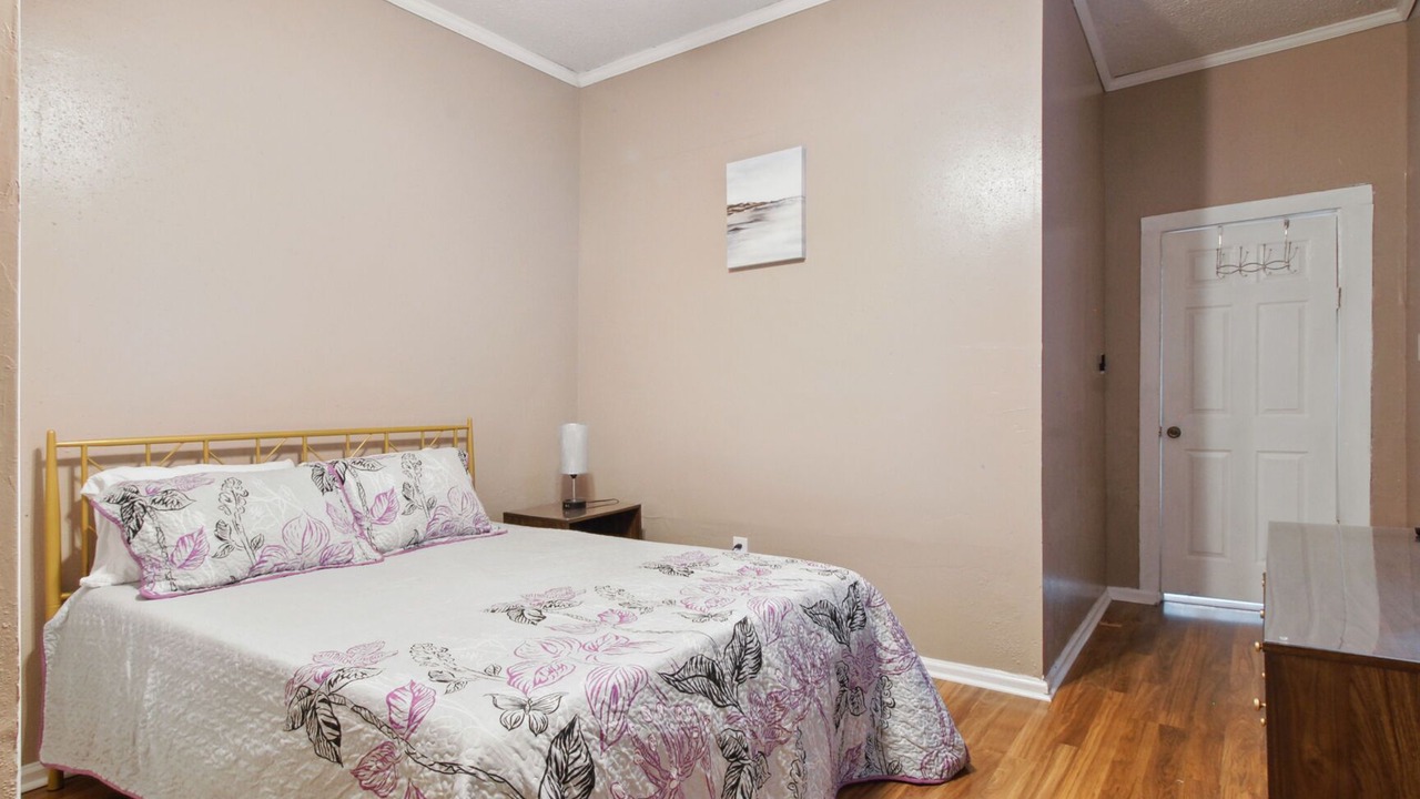Photo of Bedroom in Holy Cross District