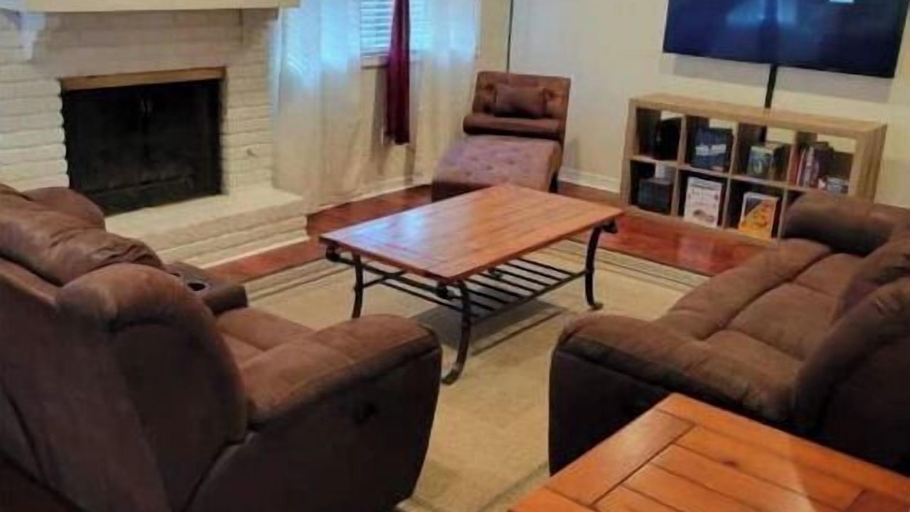 Photo of Livingroom in Tougaloo