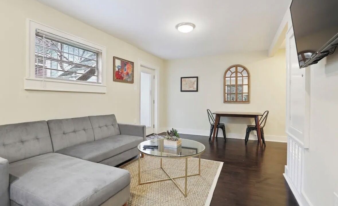 Photo of Livingroom in Seventh Ward