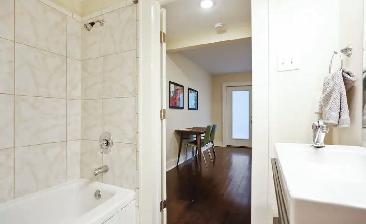 Photo of Bathroom in South 7th Ward