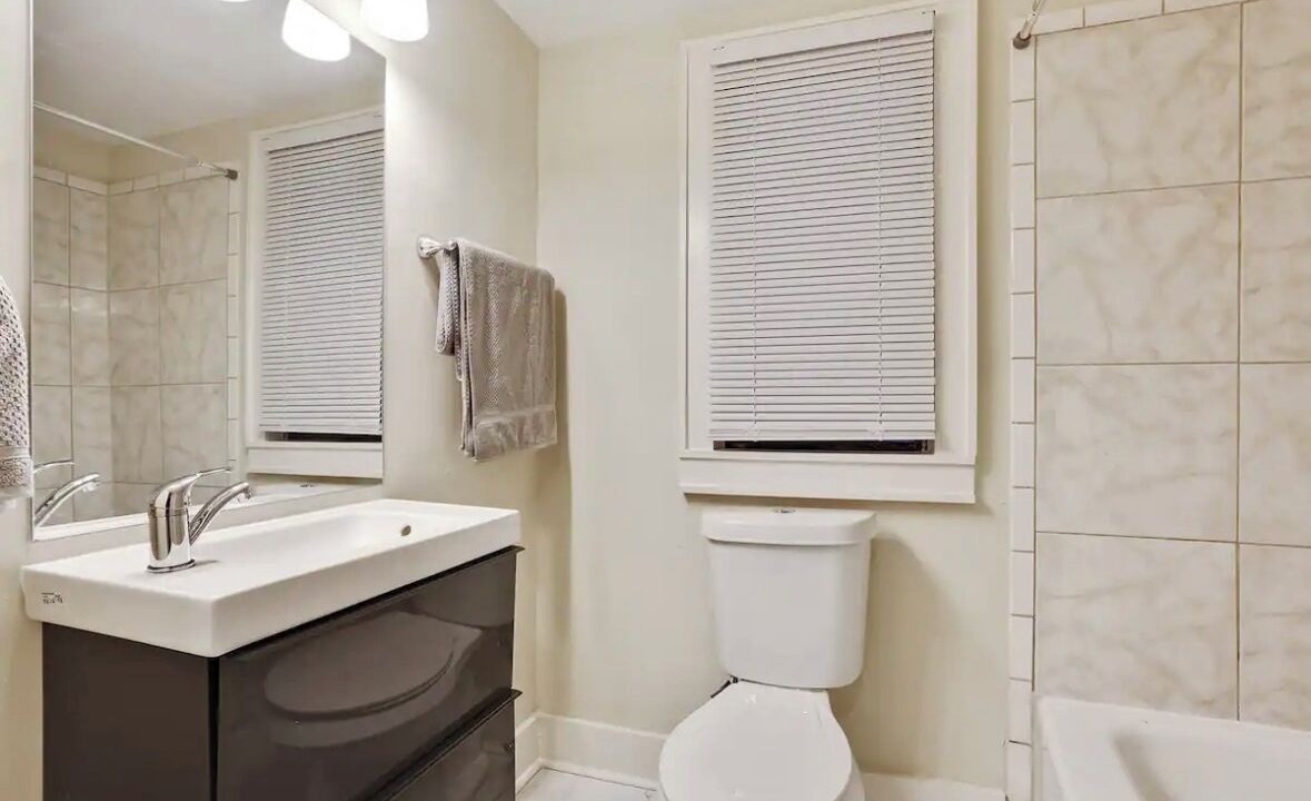 Photo of Bathroom in South 7th Ward