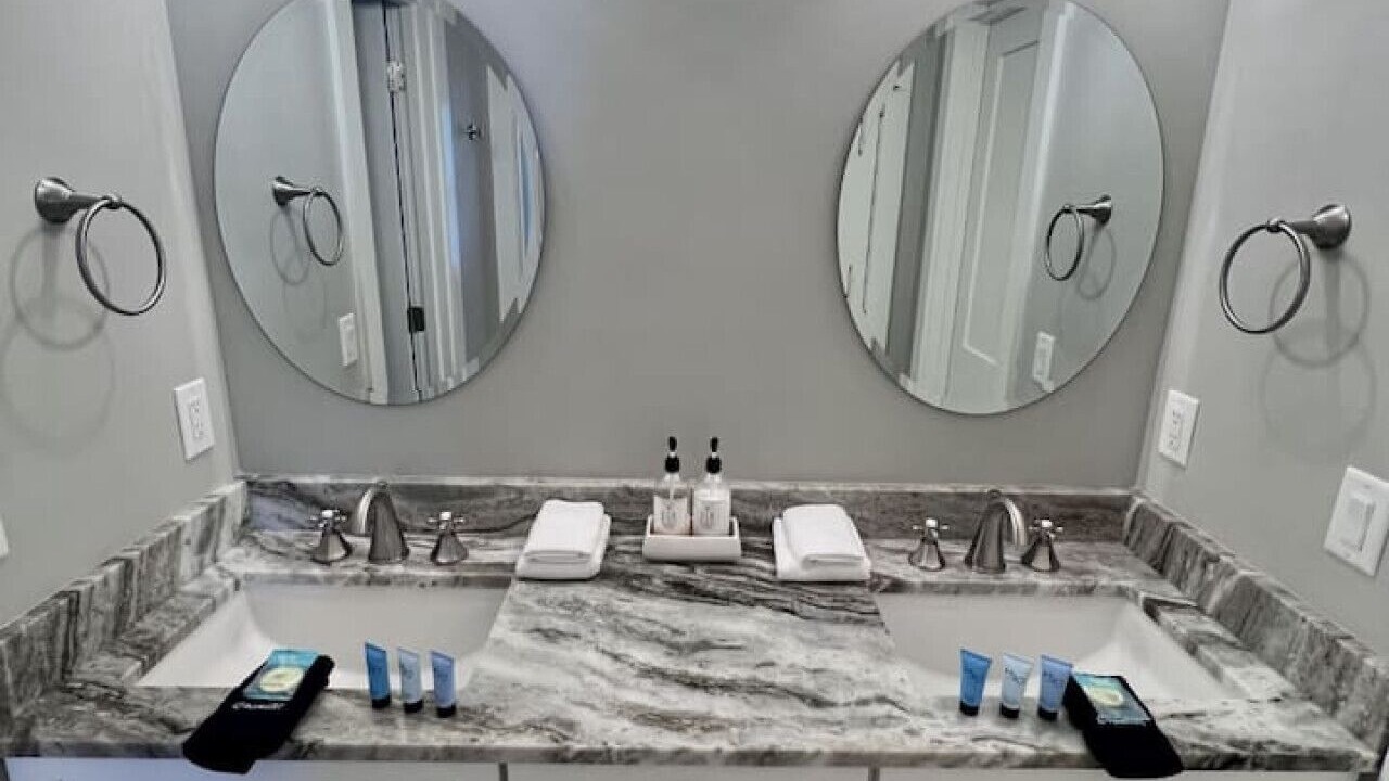 Photo of Bathroom in White's Gulfview