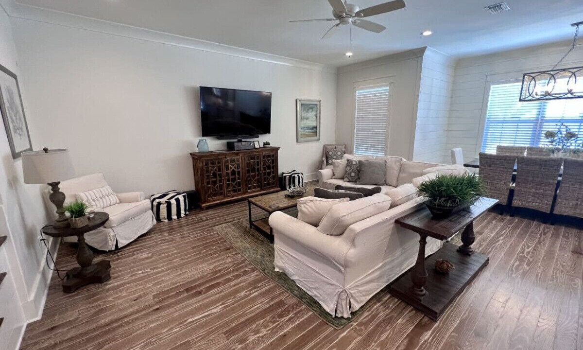 Photo of Livingroom in White's Gulfview