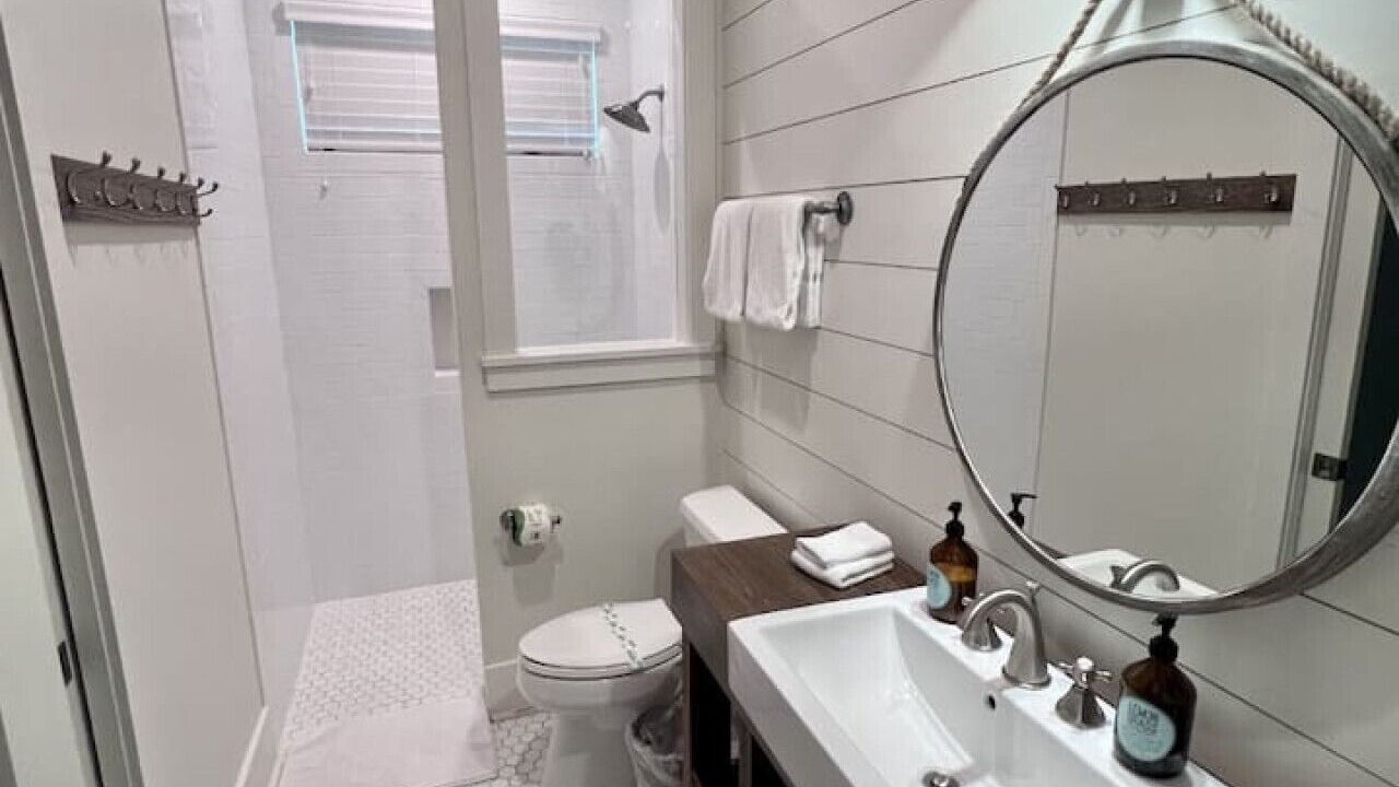 Photo of Bathroom in White's Gulfview