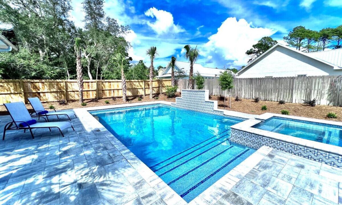Photo of Outdoor in White's Gulfview