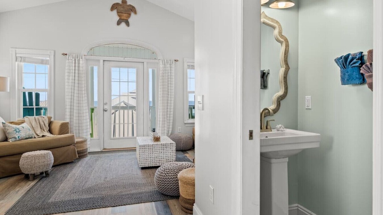Photo of Livingroom in Lullwater Beach