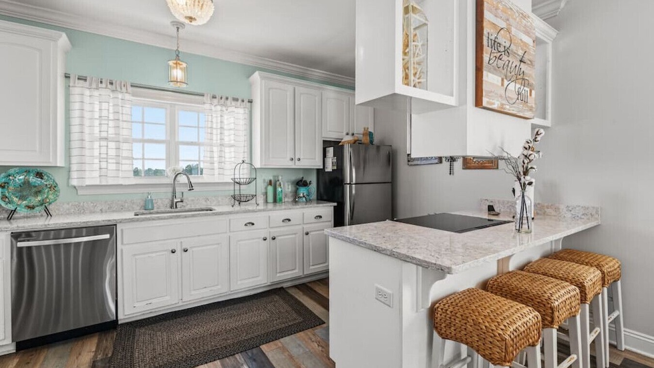 Photo of Kitchen in Lullwater Beach