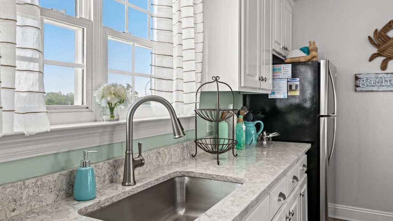 Photo of Kitchen in Lullwater Beach