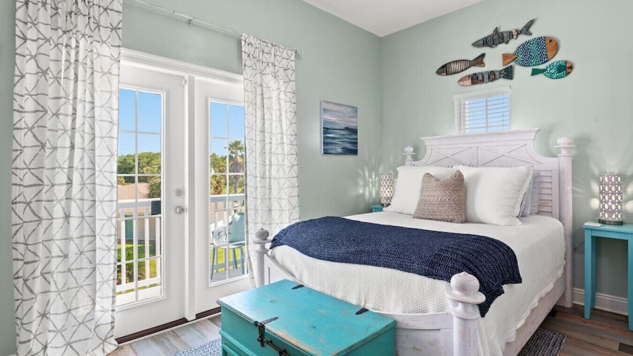 Photo of Bedroom in Lullwater Beach