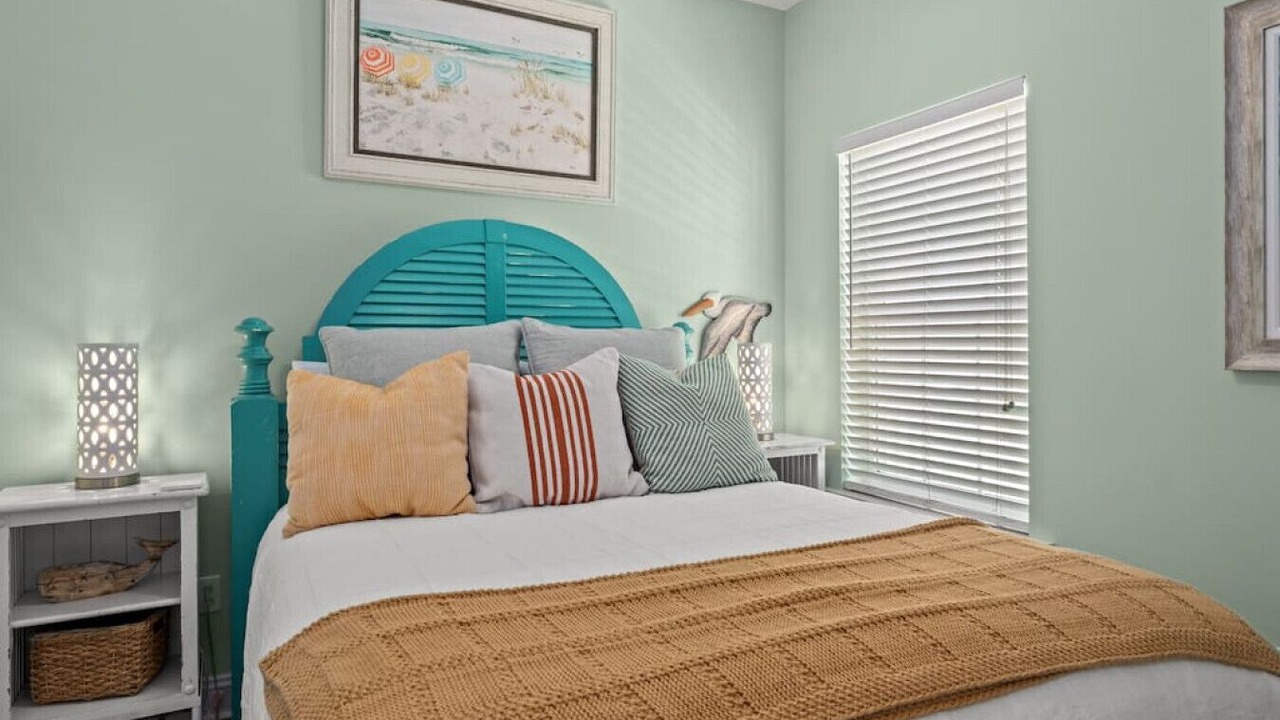 Photo of Bedroom in Lullwater Beach